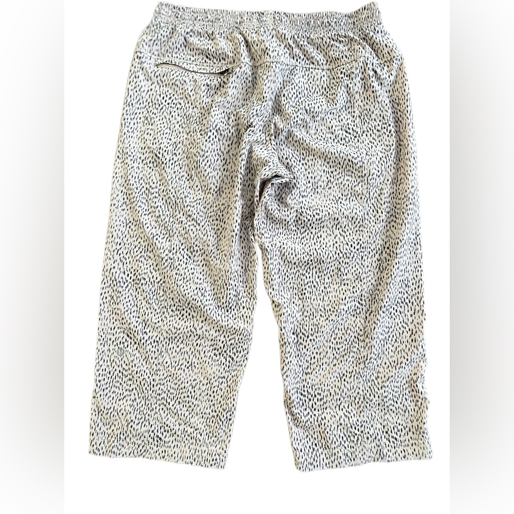 Lululemon - Picture 2 of 5